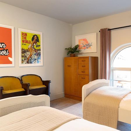 Stylish Seaside Home With King Beds And Parking สการ์โบโรห์ ภายนอก รูปภาพ