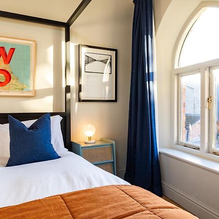 Stylish Seaside Home With King Beds And Parking สการ์โบโรห์ ภายนอก รูปภาพ