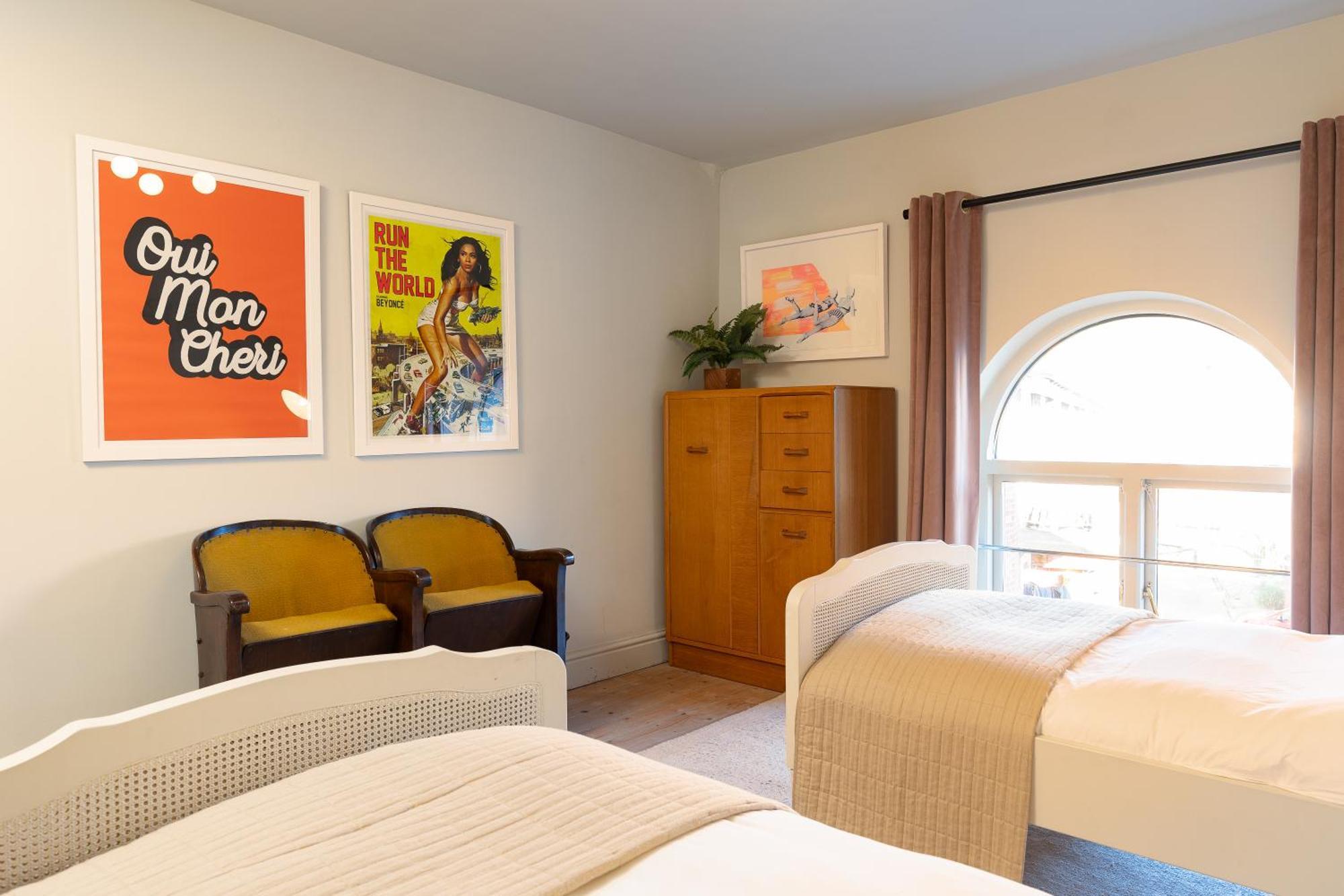 Stylish Seaside Home With King Beds And Parking สการ์โบโรห์ ภายนอก รูปภาพ
