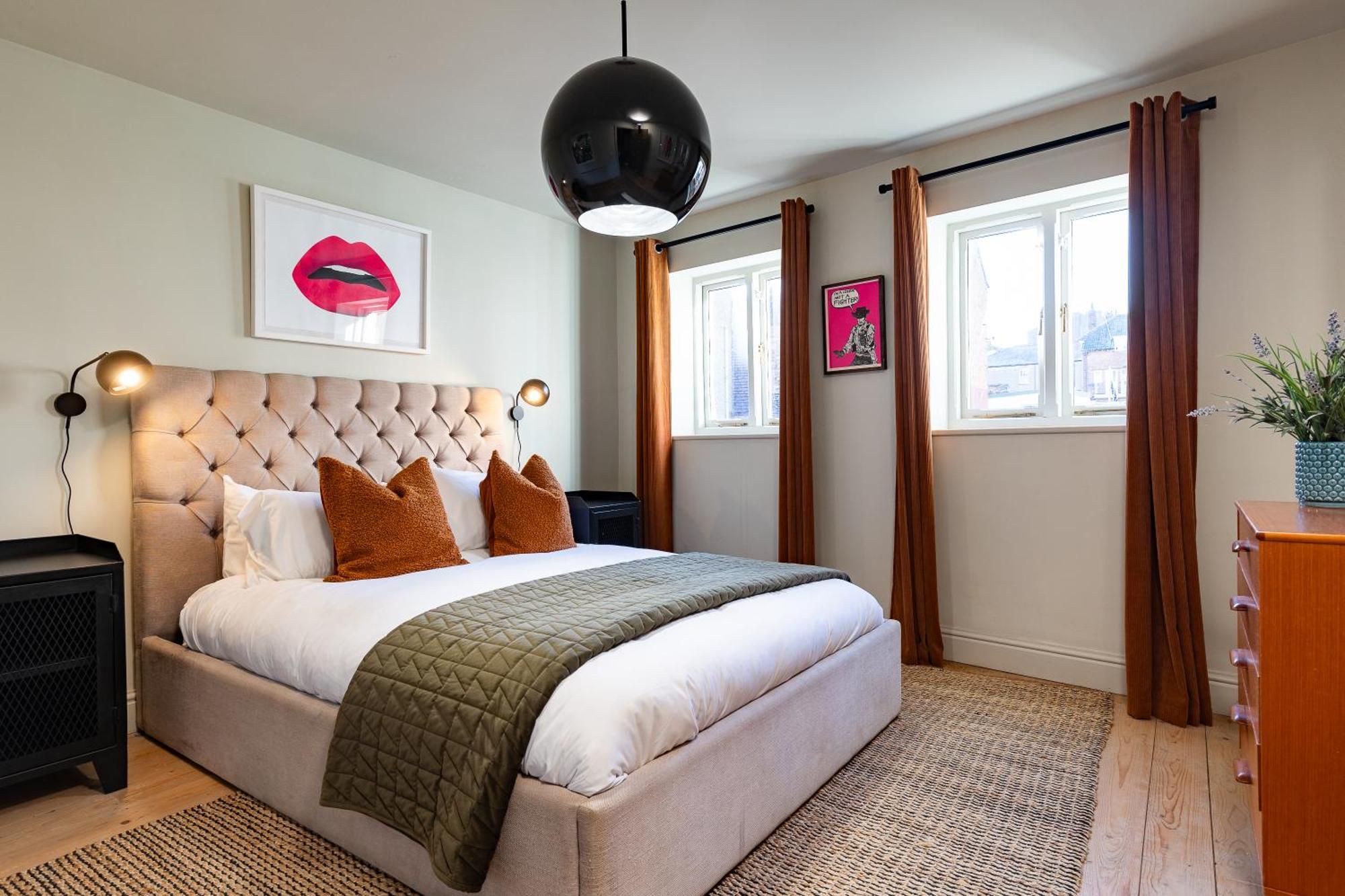 Stylish Seaside Home With King Beds And Parking สการ์โบโรห์ ภายนอก รูปภาพ